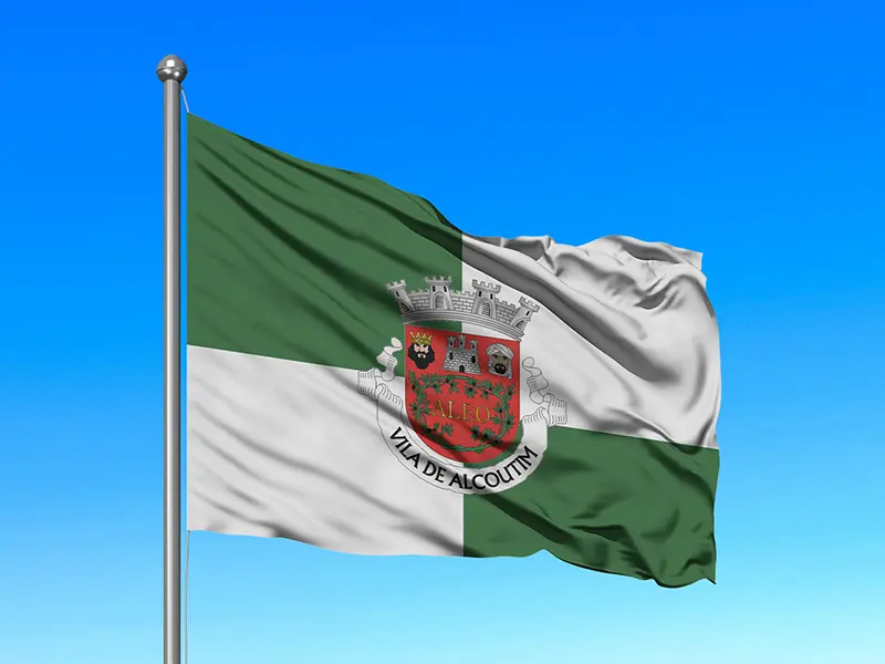 Bandeira do Município de Alcoutim em mastro