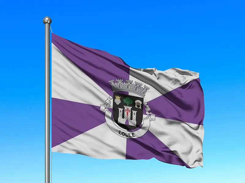 Bandeira do Município de Loulé em mastro