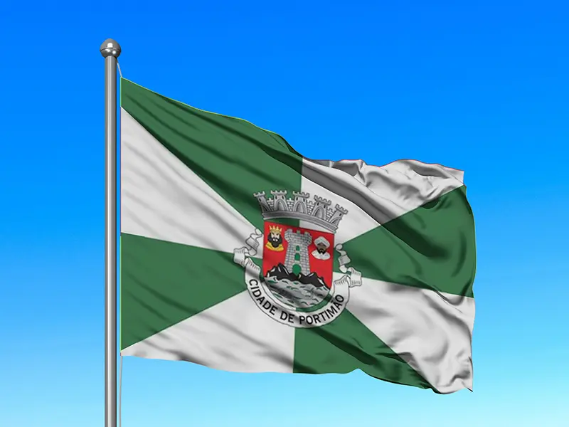 Bandeira do Município de Portimão em mastro