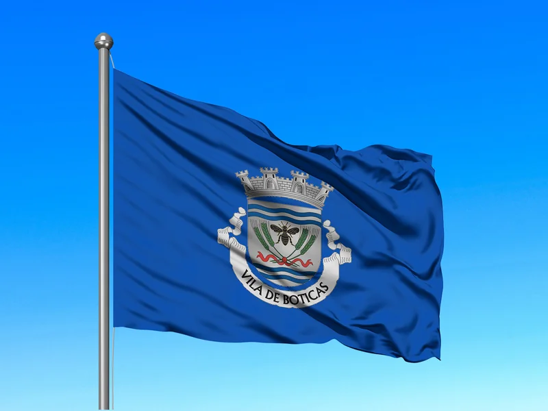 Bandeira do Município de Boticas em mastro