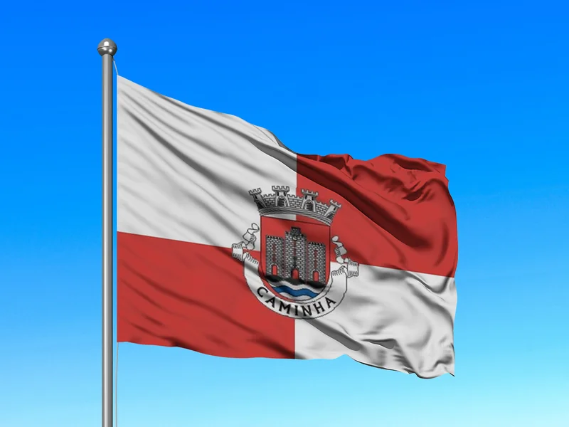Bandeira do Município de Caminha em mastro
