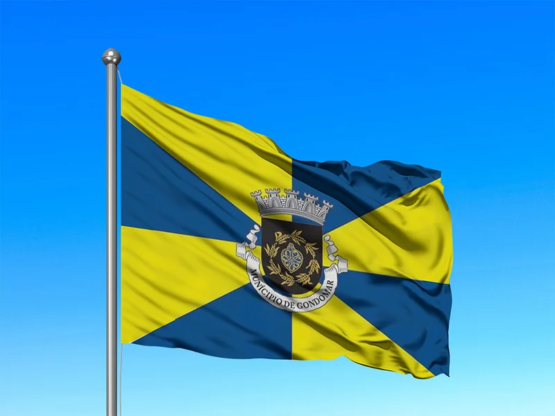 Bandeira do Município de Gondomar em mastro