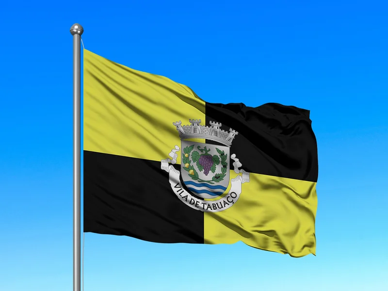 Bandeira do Município de Tabuaço em mastro
