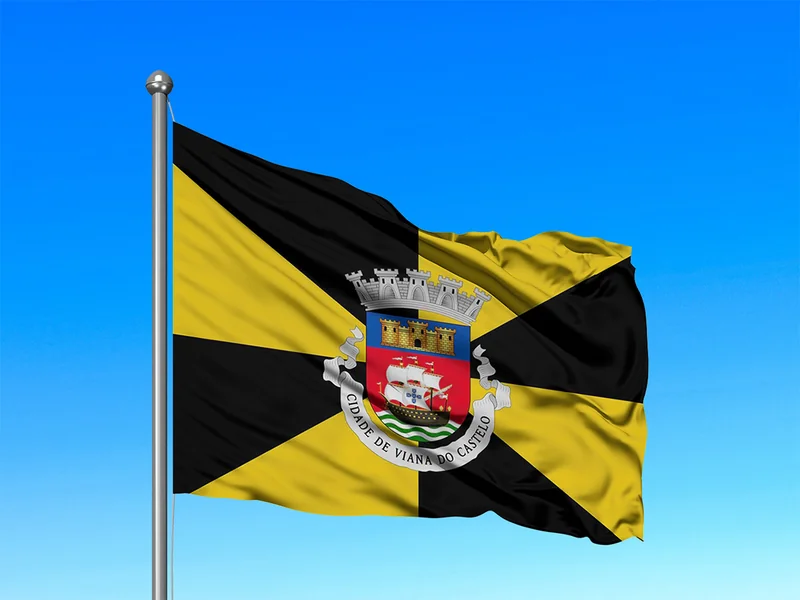 Bandeira do Município de Viana do Castelo em mastro
